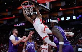 季前赛-杜兰特10中7砍下20分 火箭140-127爵士