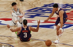 亮点!曾凡博让布克感受CBA强度 领防+掀翻狄龙